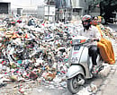 Uncleared garbage claims a lions share of the Kempe Gowda Road in Bangalore on Thursday. DH Photo / Savitha B R