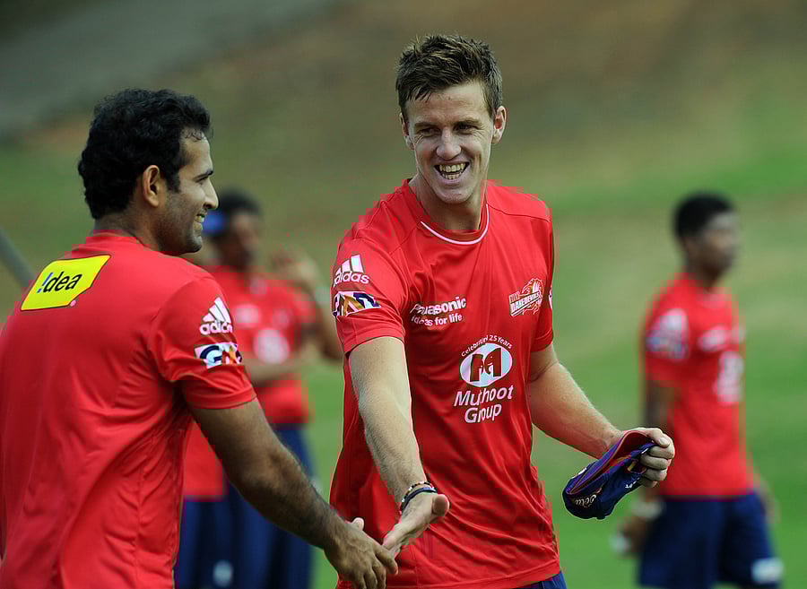 Delhi Daredevils cricketers Irfan Pathan (L) and Morne Morkel touch hands during training at Wanderers Stadium in Johannesburg ahead of the Champions League T20 (CLT20) against the Kolkata Knight Riders on October 13. AFP PHOTO