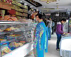 Precautionary: With a few simple tricks, one can identify adulterated sweets.