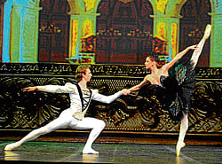 on toe Russian Bolshoi enthrals Delhiites.