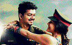 A still from the movie  Thuppakki