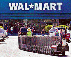 Wal-Mart faces workers' strike