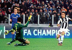 ON TARGET: Juventus' Sebastian Giovinco scores past Chelsea goalkeeper Petr Cech in a Champions League match in Turin on Tuesday. AFP