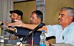 heated words: BU in-charge Registrar T D Kemparaju, in-charge VC N Rangaswamy and Registrar (Evaluation) Prof R K Somashekhar argue with the members during the Academic Council meeting on Jnanabharathi campus on Friday. DH Photo