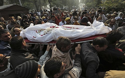 Police and relatives carry the body of Subhash Tomar, a policeman, during his funeral in New Delhi December 25, 2012. Tomar on Tuesday died in a hospital after he was injured during a protest over a gang rape in New Delhi, local media reported. Indian authorities throttled movement in the heart of the capital on Monday, shutting roads and railway stations in a bid to restore law and order after police fought pitched battles with protesters enraged by the gang rape of a young woman. REUTERS/Adnan Abidi