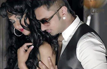 Honey Singh in brown rang
