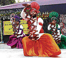 Grooves SGTB Khalsa College performed Haryanvi folk dances and the Bhangra