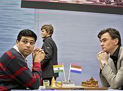Loek van Wely (R) of the Netherlands competes with Viswanathan Anand (L) of India during their chess game and the seventh round of the Tata Steel Chess Tournament in Wijk aan Zee, the Netherlands, on January 19, 2013. AFP PHOTO