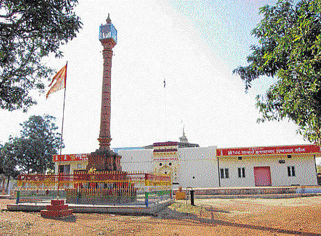 serenity The temple at Kamthana. (Below) The idol of Parshvanath. (Photos by the author)