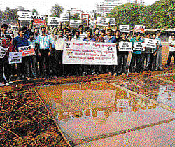 for a cause Former and present athletes protest at the Kittur Rani Chennamma Stadium in Jayanagar. DH PHOTO