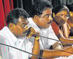 DK ZP CEO Dr K N Vijayprakash addressing the ZP members and officials at the ZP meeting in Mangalore on Saturday. ZP President Koragappa Naik and Vice President Rithesh Shetty among others look on. dh photo