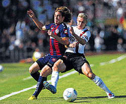 faithful strides: A slice of action from the game between San Lorenzo de Almagro and Colon de Santa Fe in the Argentine league last week. AFP