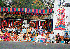 Mime Ramesh, an artiste of Rangayana enacts a scene from Beechi Bullets outside Rangayana premises in Mysore on Sunday. dh photo