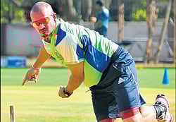 New arrival: Murali Kartik during RCBs practice session on Thursday. dh photo