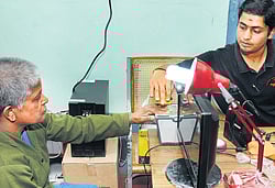 EC says no ban  on Aadhaar registration