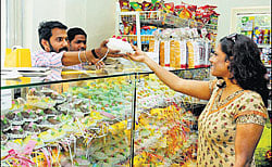 Festivity: A customer buying Easter eggs at Thoms Cafe on St Johns Road. DH Photo by Dinesh S K