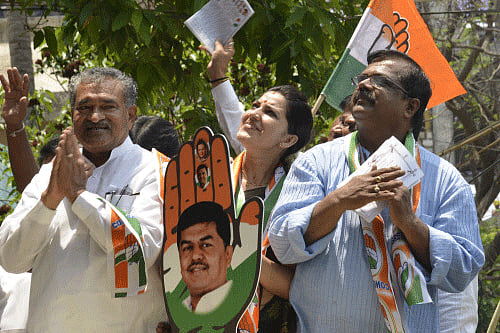 Congress aspirant from Malleswaram constituency and brother of B K Hariprasad, B K Shivaram campaining with actress Bhavana and MLC Veeranna Mattikatti in Ramamohan pura of Malleswaram in Bangalore on Tuesday. DH-PV Photo.