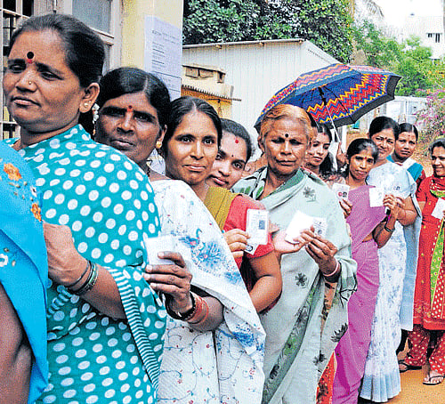 Long lines and lack of shelter at polling booths  inconvenienced many voters on&#8200;Sunday. DH photo