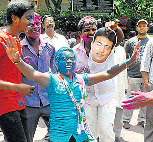 Though it was not a great show by Congress in the City, party workers were a happy lot on Wednesday. The BJP had the upper hand by winning 12 seats. dh Photo/ Ranju P