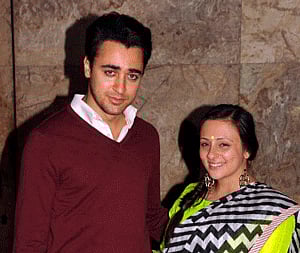 Actor Imran Khan (L) poses with his wife Avantika Malik during a special screening of the Hindi film "Qyaamat Se Qyamat Tak" directed by Mansoor Khan in Mumbai late April 29, 2013. AFP PHOTO