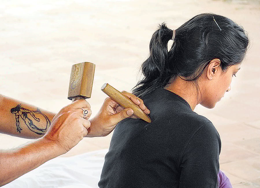Traditional Tok Sen healing
