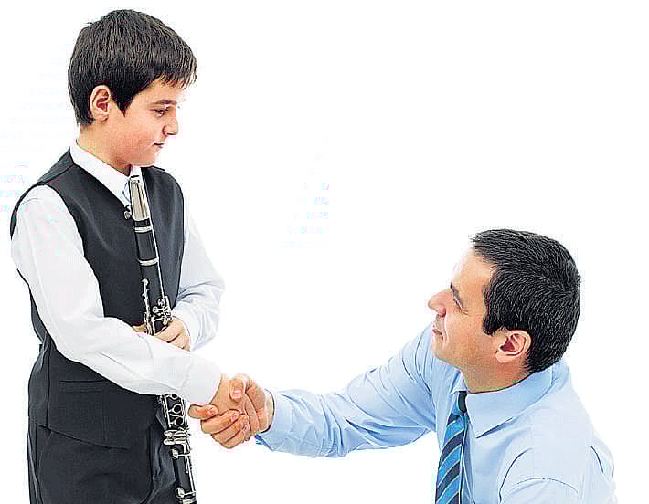 The paradox behind praising