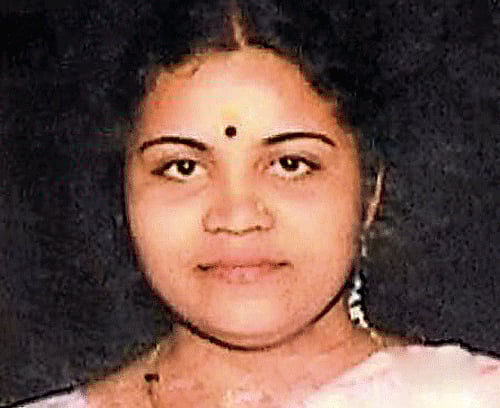 BMTC conductor poisons son,  hangs self to death