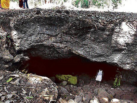 A Must-visit : The Suparshwa cave, located about one kilometre from the Kamalashile temple. (photos by the author)