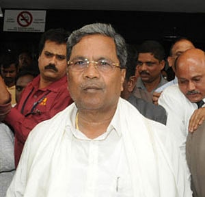 Siddu wants cheap, safe liquor for poor