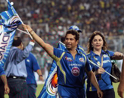 Mumbai Indians Sachin Tendulkar with wife celebrates his team's victory in IPL 6 in Kolkata on Sunday. PTI Photo