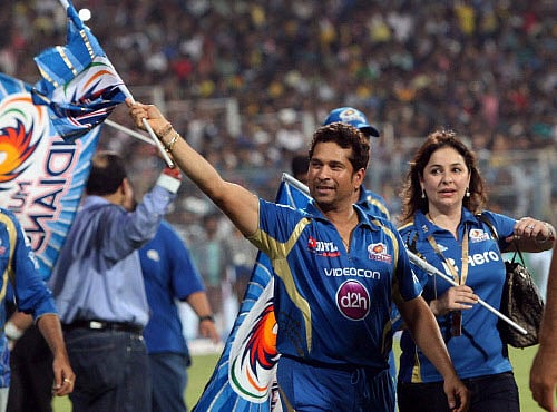 Mumbai Indians Sachin Tendulkar with wife celebrates his team's victory in IPL 6 in Kolkata on Sunday. PTI Photo