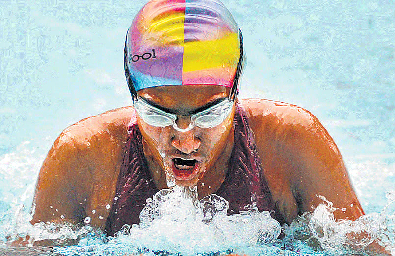 Fine effort: Malavika V of NAC en route the gold in Group I 200M Individual Medley in the State Sub-junior and Junior Aquatics meet on Thursday. dh photo