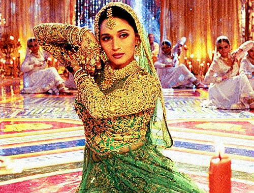 Screen shot taken from the song Maar Dala in Devdas