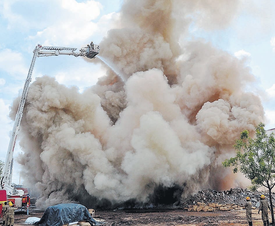 Cold storage unit collapses, poses threat of gas leak
