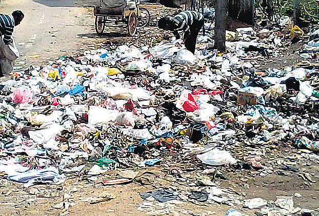 The BBMP has dumped its earlier proposal to find new landfill instead, it plans to instal new waste-processing plants across the City. dh file photo