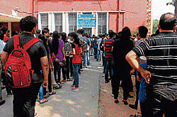 old agony Technical glitches in online OMR&#8200;forms have lead to long queues at form collection centres yet again.