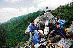 POLLUTION WATCH Osamu Nagafuchi, second from right, collecting samples for atmospheric contamination research. (Photo: Kosuke Okahara/NYT)