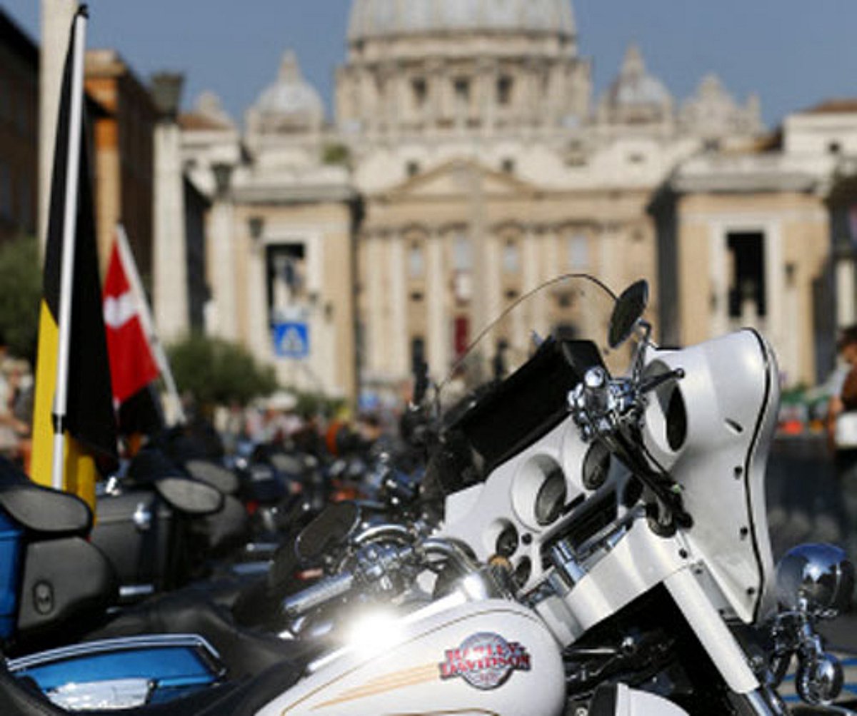 Pope blesses hundreds of Harley Davidsons