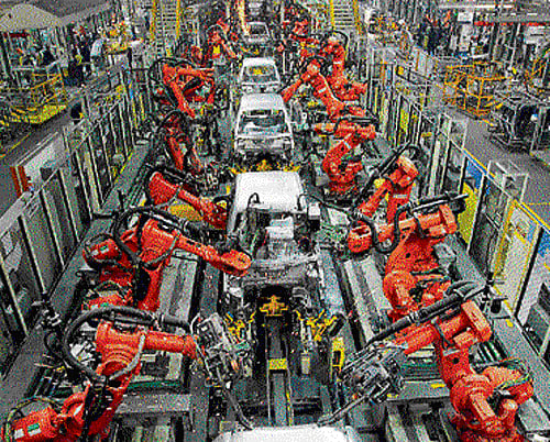 The State has 10,722 registered factories and 8.61 lakh  unorganised manufacturing enterprises, employing  more than 25 lakh people.