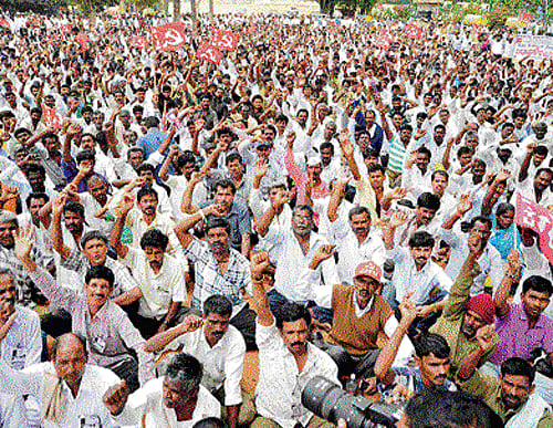 making a point: Gram Panchayat workers from across the State stage a protest in Bangalore on Tuesday, against the delay in payment of their wages. dh photo