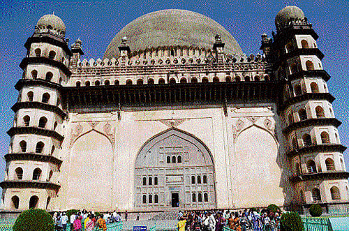 BIJAPUR TRAIL (Clockwise from top) The 'Gol Gumbaz';  'Upli Burj'; 'Bara Kamaan' and 'Malik-e-Maidaan'.  (Photos by the author)