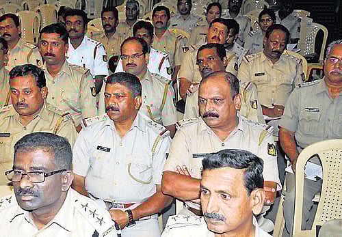 Police officers participate in an awareness programme on illicit drug trafficking in Mysore on Wednesday. DH Photo
