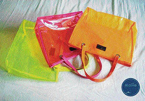 Accessory: transparent totes.