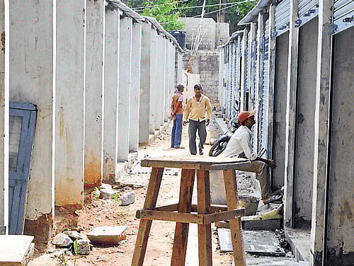 The temporary building being constructed to relocate vendors at Malleswaram market. DH Photo