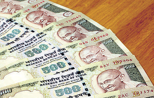 India makes risky bet with rupee defence