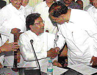camaraderie.: Chief Minister Siddaramaiah (centre) greets KPCC President G Parameshwara at the Congress Legislature Party (CLP) meeting in Bangalore on Wednesday.  KPN