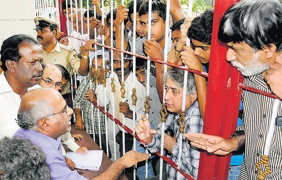 grill session: KEA Administrative Officer S P Kulkarni answers the questions of students and parents regarding engineering and medical admissions, at the Karnataka Examination Authority premises in Bangalore on Saturday. dh photo
