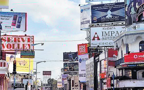 'Hoardings mushrooming, but taxes from them stagnant'