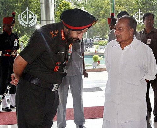 Killing of soldiers on LoC: Army Chief briefs Antony