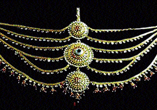 intricate: The traditional jewellery kamarbandh is back in fashion.